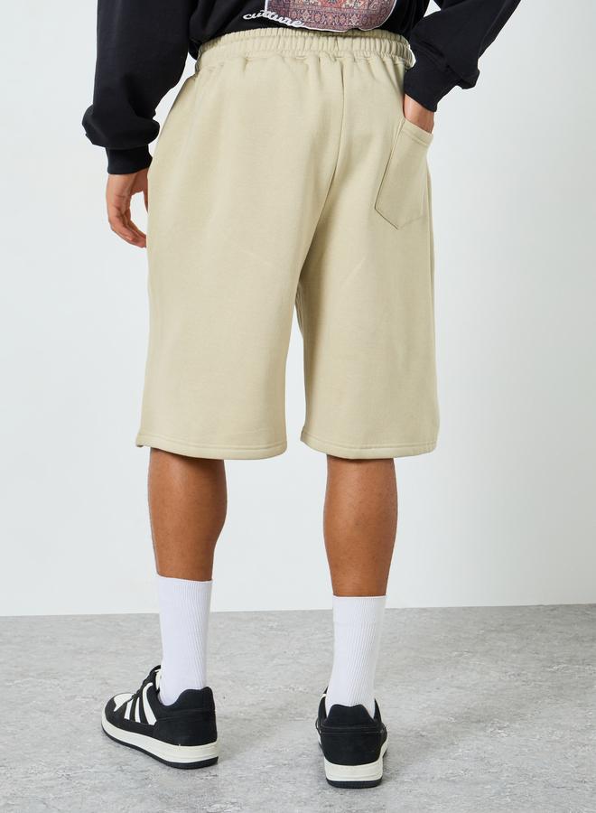 Styli Men Oversized Fleece Shorts - Image 4